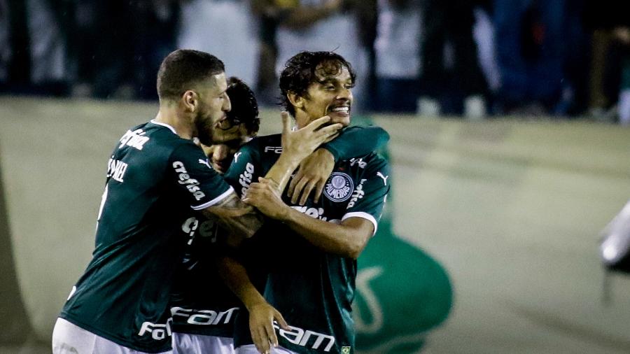 Gustavo Scarpa comemora gol da virada do Palmeiras sobre a Juazeirense na Copa do Brasil | Imagem: ALOISIO MAURICIO/FOTOARENA/ESTADÃO CONTEÚDO