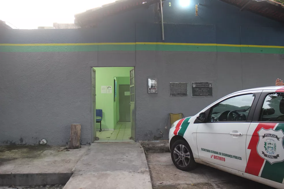 Suspeito de arrombamentos em casas e faculdade é preso escondido dentro de cemitério