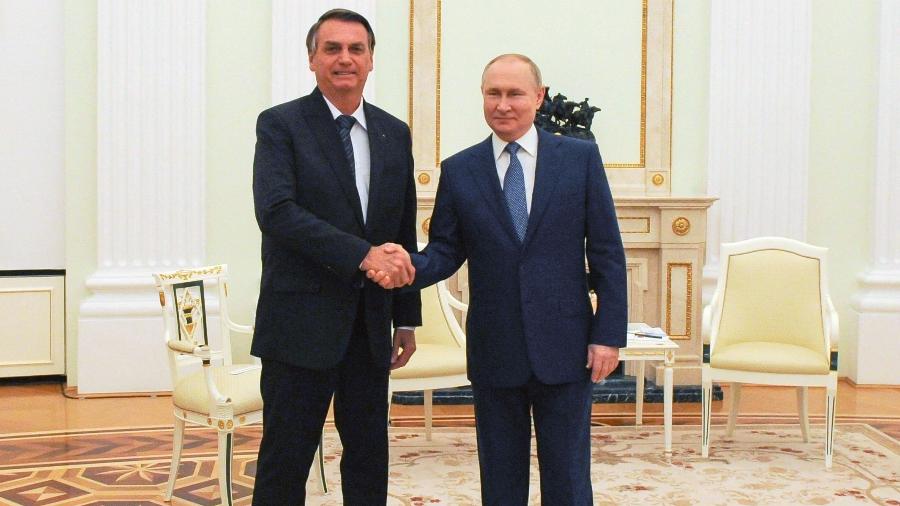 Os presidentes do Brasil, Jair Bolsonaro, e da Rússia, Vladimir Putin, posam para foto após encontro no Kremlin | Imagem: Mikhail Klimentyev / Sputnik / AFP