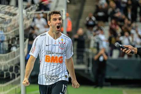 Como Tiago Nunes fez a bola do Corinthians, enfim, chegar a Boselli