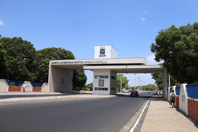 UFPI atualiza protocolo e passa a exigir máscara em todos os setores