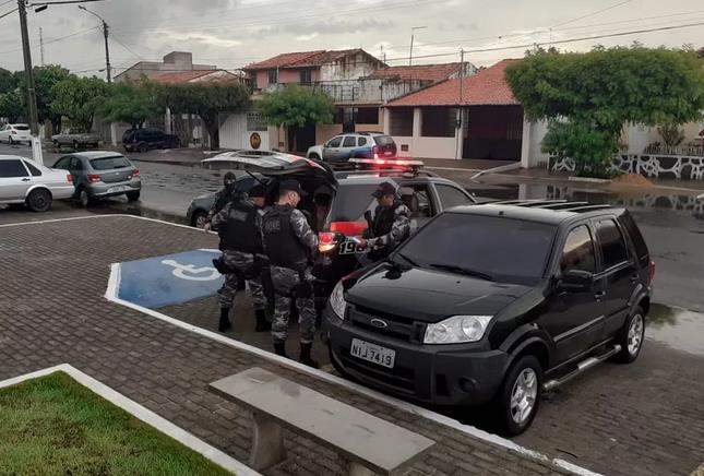 Operação policial prende 14 condenados por homicídio e latrocínio no litoral