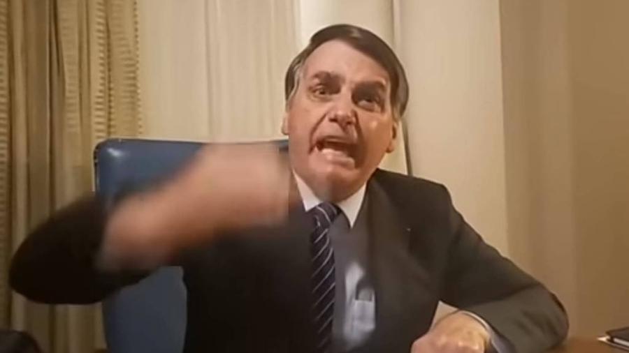 29.out.2019 - O presidente Jair Bolsonaro faz live no Facebook após reportagem da TV Globo sobre o assassinato da vereadora Marielle Franco | Imagem: Reprodução/Facebook Jair Bolsonaro