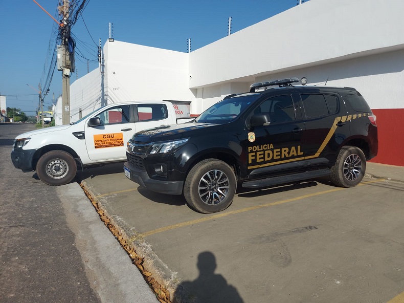 PF cumpre mandados em distribuidora de remédios na zona Sul de Teresina