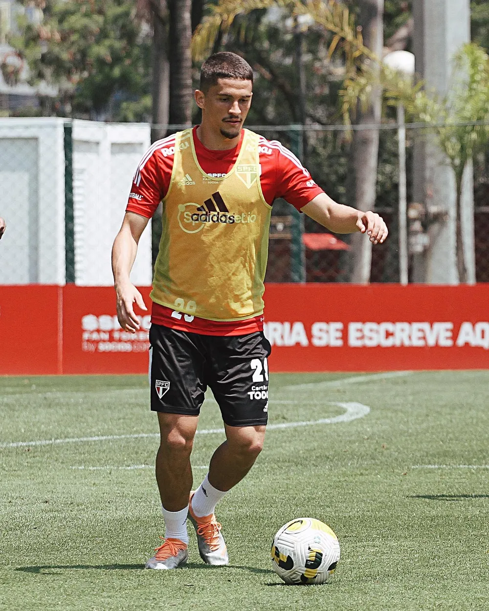 Na mira de europeus, Pablo Maia pode ficar no São Paulo ao menos até junho