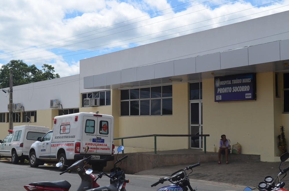 Vítima foi transferida para o Hospital Regional Tibério Nunes, em Floriano — Foto: Portal Cidade Luz 
