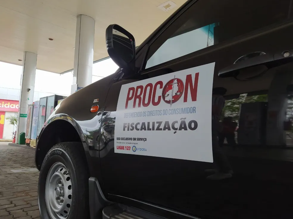 Procon volta a autuar postos e distribuidoras por preço abusivo na gasolina