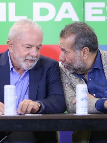 Lula recebe o presidente nacional do PDT, Carlos Lupi | Imagem: TOMZÉ FONSECA/FUTURA PRESS/FUTURA PRESS/ESTADÃO CONTEÚDO