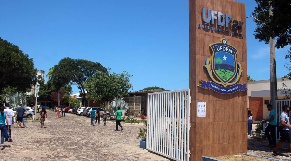UFDpar apura extravio de material para impressão de diplomas