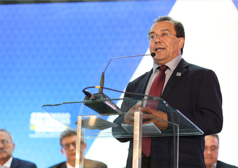 Prefeituras querem aumento de 4% no Fundeb para pagar piso de professores