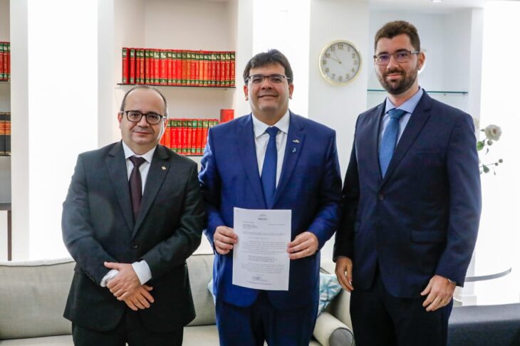 Rafael Fonteles recebe lista tríplice com indicados ao cargo defensor público geral