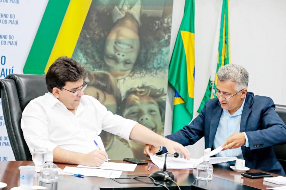 Rafael Fonteles e reitor Evandro Alberto