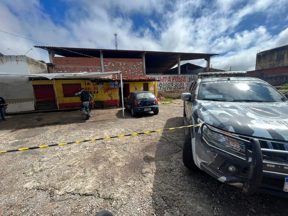 Homem é encontrado morto dentro de bar no Dirceu; suspeita de choque elétrico