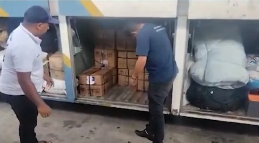 PRF apreende 1,4 tonelada de camarões transportados em caixas de papelão no Piauí