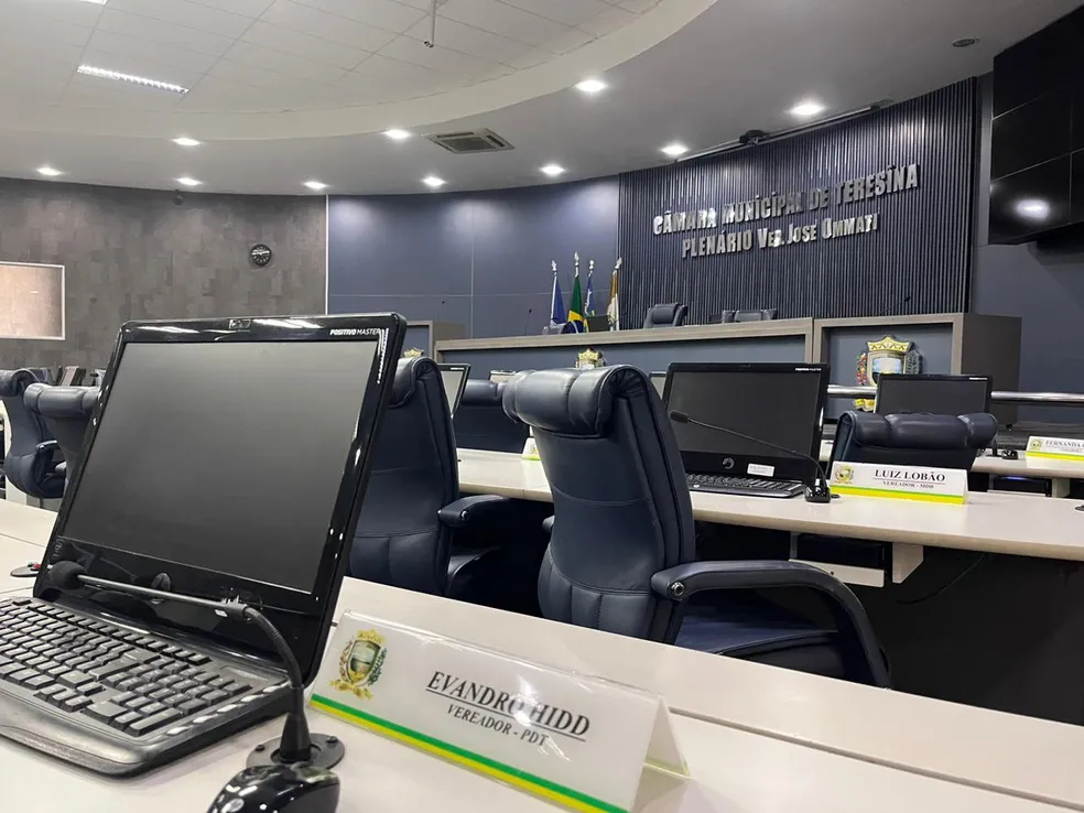 Com plenário vazio, empréstimo de R$ 213 milhões é adiado pela quarta vez, na Câmara dos Vereadores — Foto: Isabela Leal