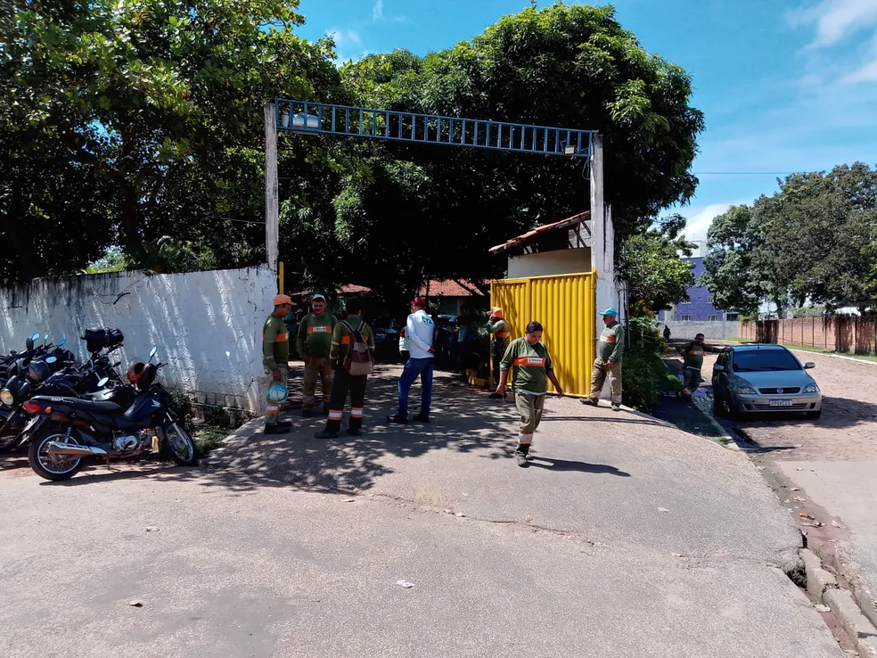 Funcionários da limpeza e coveiros de Teresina paralisam serviços pelo 2º dia por falta de pagamento