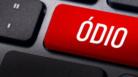 Os discursos de ódio são proliferados principalmente nas redes sociais.