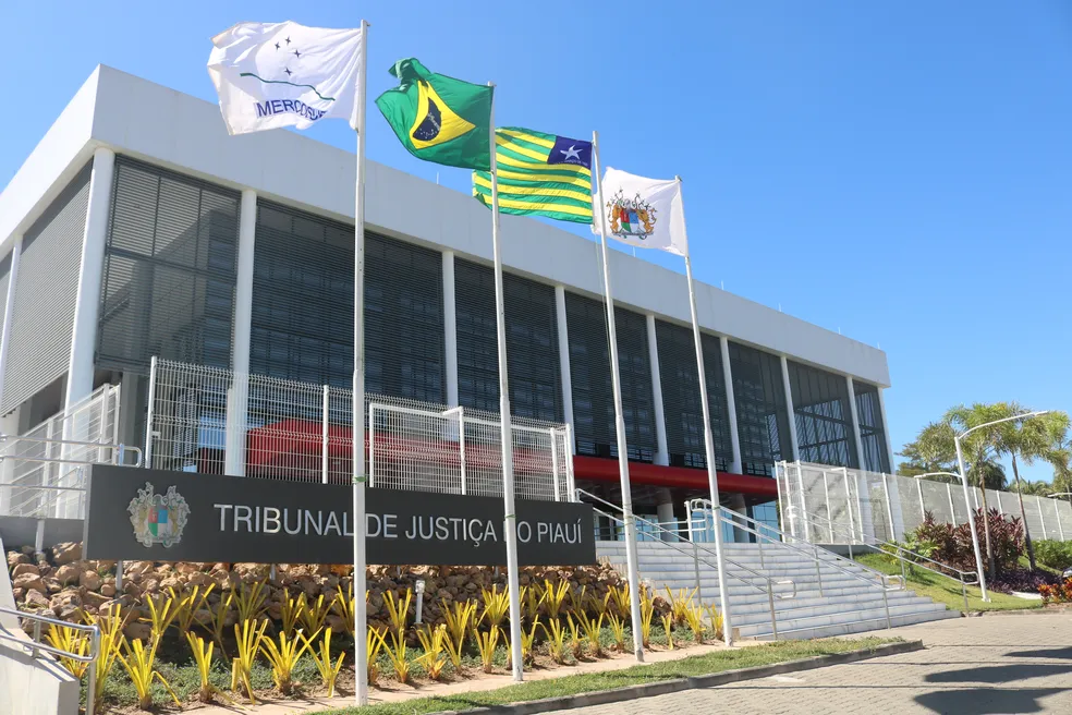 Lei determina reajuste escalonado no salário de desembargadores e juízes no Piauí