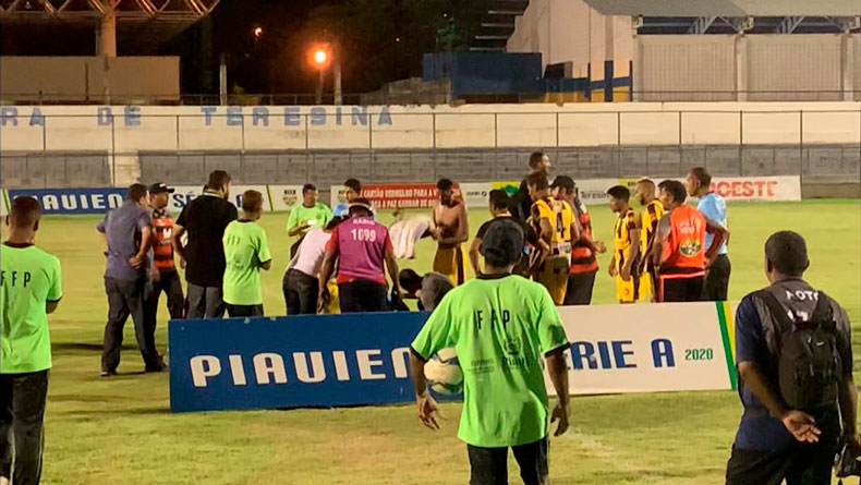 Árbitro passa mal, se recupera e apita jogo no Campeonato Piauiense
