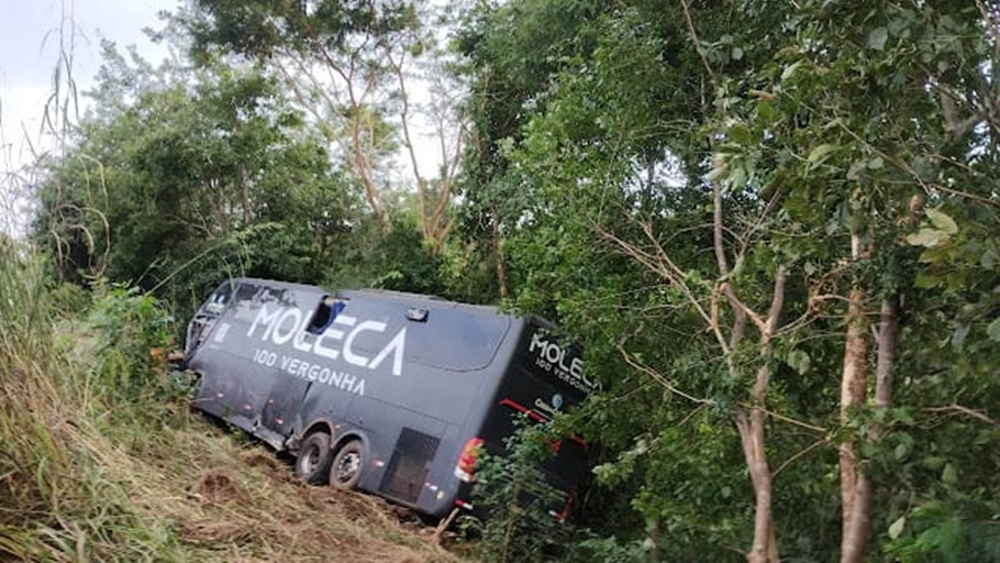 Acidente envolvendo ônibus da banda Moleca 100 Vergonha deixa um morto no Piauí