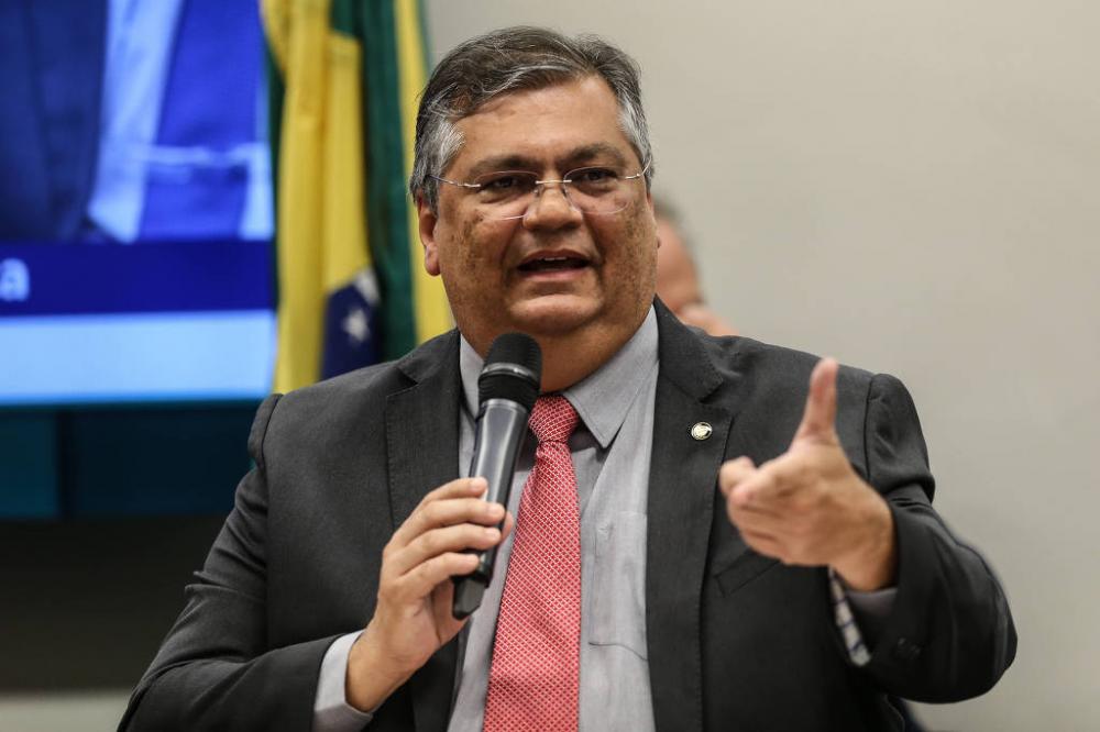 PF faz operação para prender CACs que não preenchem requisitos legais, diz Flávio Dino